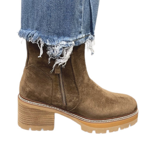 Matisse Village Boot-Natural Suede